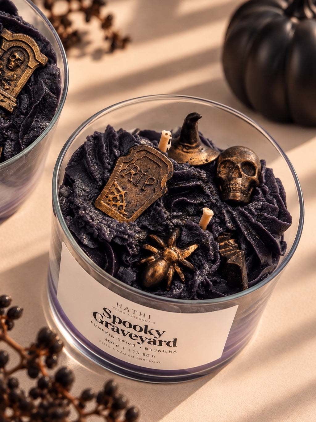 Detalhes decorativos da vela Spooky Graveyard